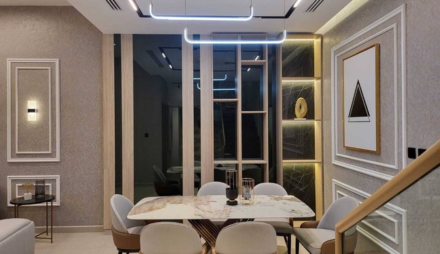 Luxurious 4BHK duplex suite for short stay