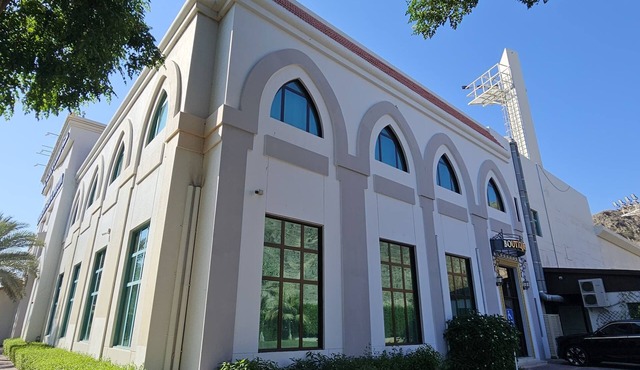 Luxurious boutique hotel with tennis courts in brilliant Fujairah