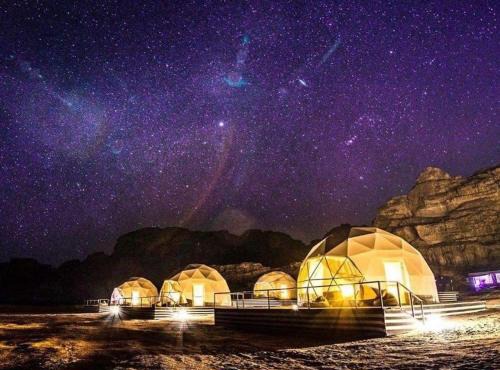 Luxurious Lodge Retreat in Wadi Rum with Private Entrance