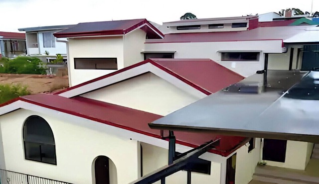 Luxury 10-bedroom House in Serene San José Neighborhood Perfect for Large Groups