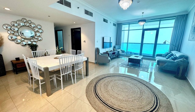 Luxury 2 bedrooms front beach sea view amazing WiFi, gym, pool, sauna, hammam