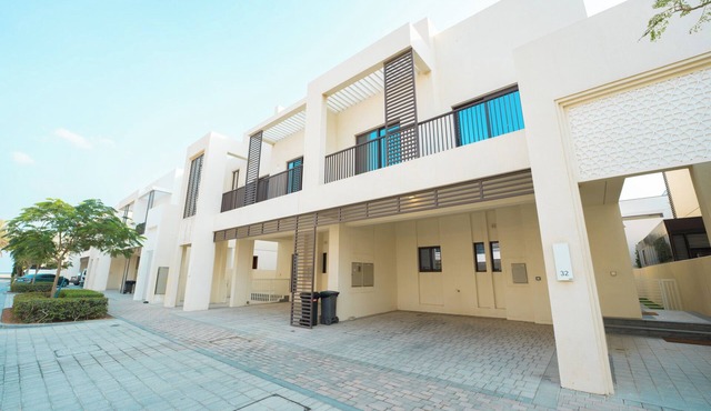 Luxury 3-bedroom villa in Fujairah with resort amenities