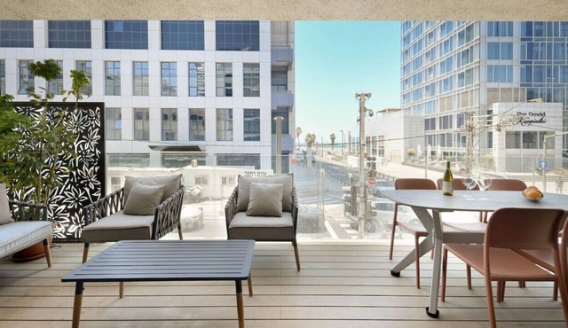 Luxury 3BR Apt w Sea View 5-min From the Beach by Sea N' Rent