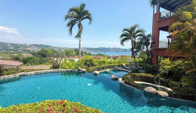 Luxury 3BR Condo at Los Sueños Montebello