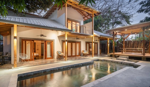 Luxury 4 Bedroom Home - steps to beach in Nosara