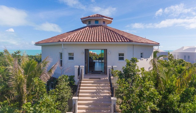 Luxury 4BR Caribbean Beach Front Villa w/Pool SUV - Karana 4BR Villa in Long Bay