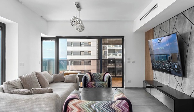 Luxury 4BR Tower w/Panoramic Sea View | Mamad