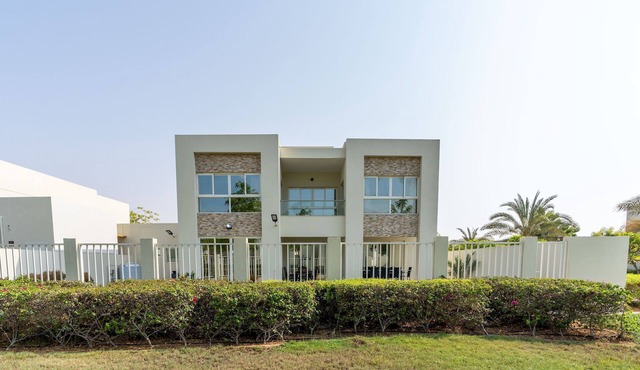 Luxury 5B Villa Private Garden in Ras Al Khaimah