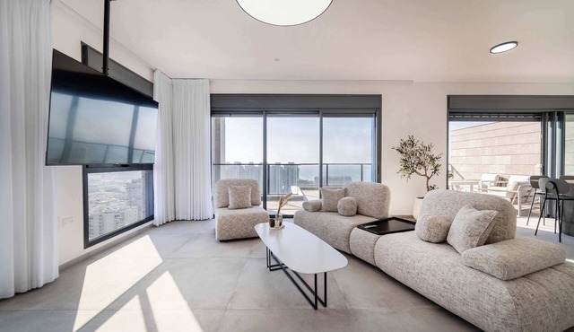 Luxury 5BR Penthouse |Huge Sea-View Balcony |Mamad