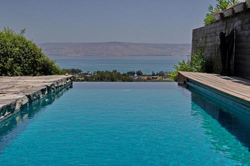 Luxury 5BR Villa in Migdal View & Private Pool