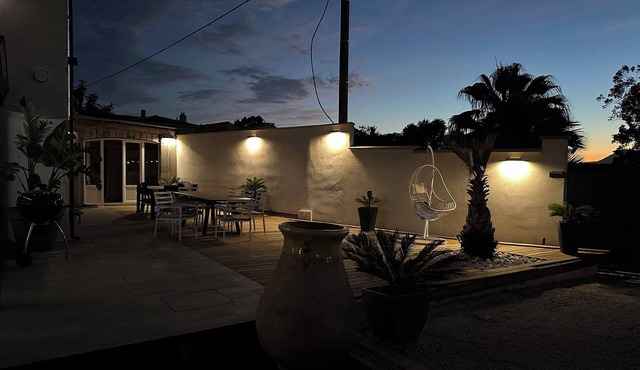 Luxury Apartment ART design 5 min Dubai + parking