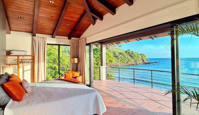 Luxury Beachfront Villa: Pool/Gym/WIFI