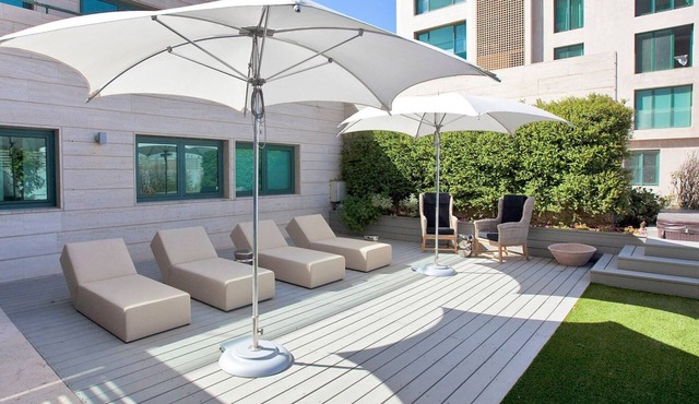 Luxury Condo With Ocean Views & Private Terrace