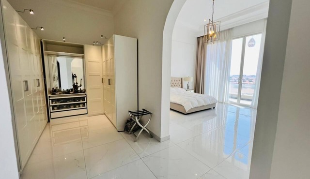 LUXURY CORNER VILLA