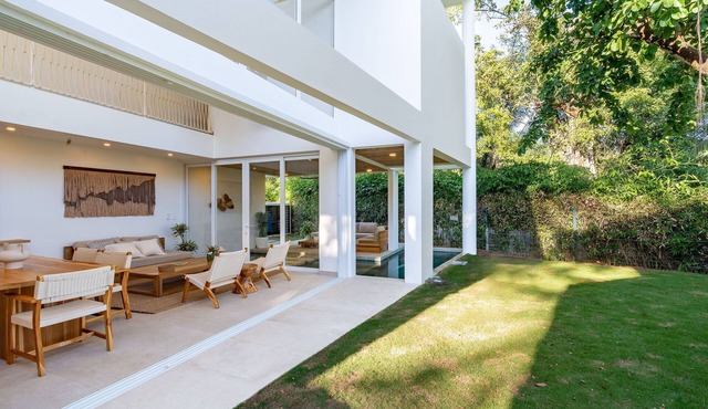 Luxury Hermosa Palms Villa - 3BR pool home steps to the beach