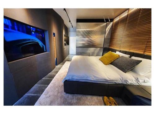 Luxury studio on Tlv w balcony on the sea