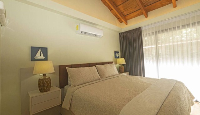 Luxury Suite beautiful gardens pool jacuzzi boutique hotel