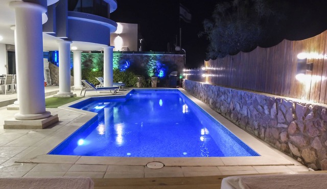 Luxury suite by the pool