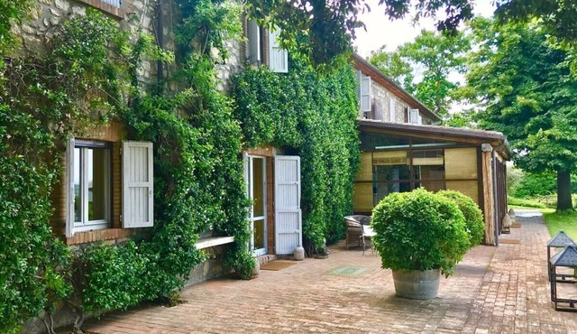 Luxury Villa w/Spa, Pools & Winery - Tuscany Border in Vaiano