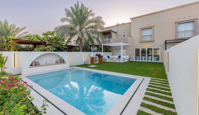 Luxury Villa with Pool and Garden 4BR The Springs