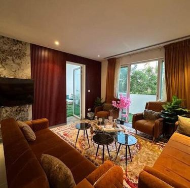 Lyoan home