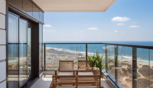 Magical 4BR APT With Panoramic Sea View | Mamad