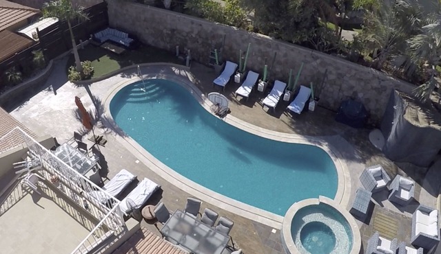 Magnificent 5 * Villa with large swimming pool and soccer field up to 14 adults