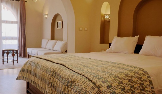 Malkata House Luxe Desert Middle Floor Suite: Pool & Dine
