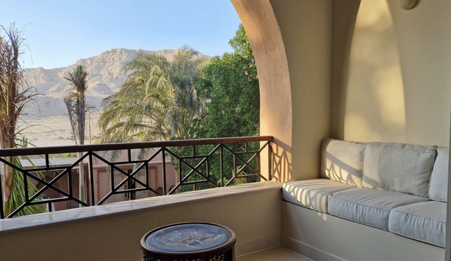 Malkata House Luxe Middle Floor Suite: Desert Views & Pool