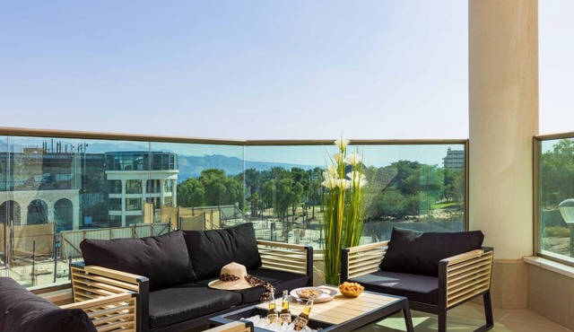 Mamad Bright Eilat escape with balcony and pool