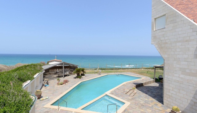 MAMAD Coastal Mansion Private Pool in Netanya by FeelHome