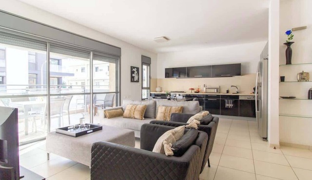 MAMAD Stunning 2BR/2BA SeaView Apt| By SweetyGuest