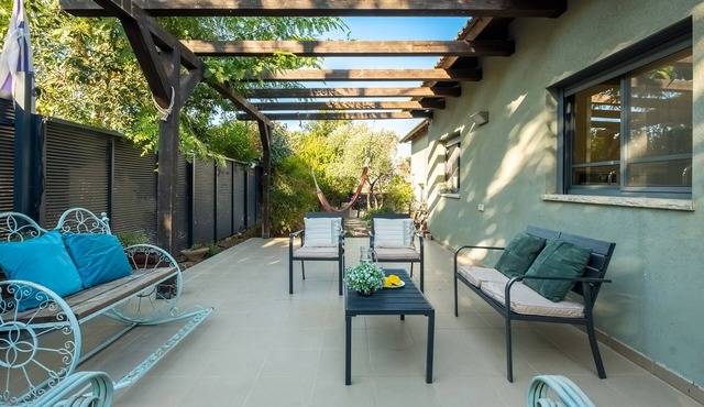Mamad Sunny Hilltop Hideaway