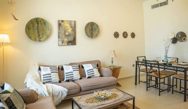 Mangrove Serenity: Luxurious 2BR Apartment
