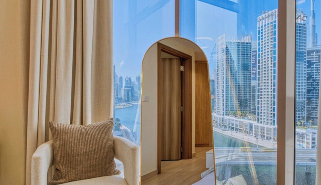 Manzil - Chic 2BR with Dubai Canal Views