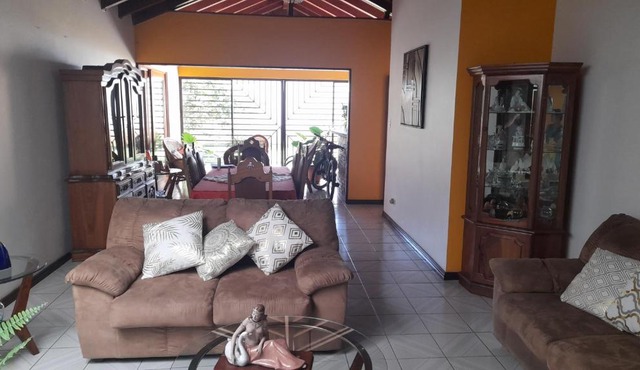 Mario y Jeannette in Alajuela City