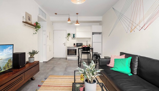 Marvelous 1BR apartment with AC in Allenby