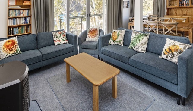 Matilda - 3BR Home l Central Location l Amazing Lake Views l WiFi l BBQ in JINDABYNE