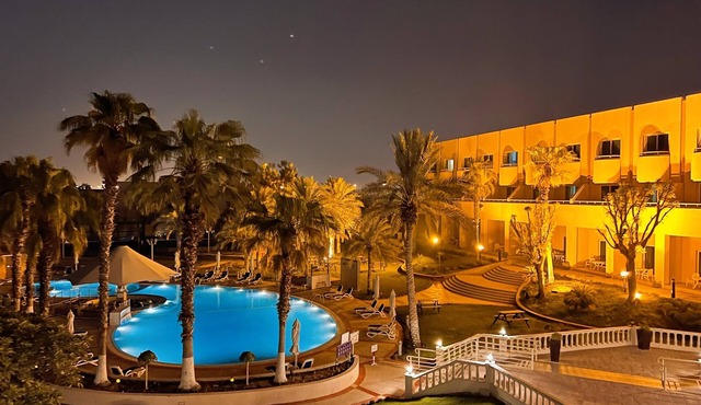 Metropolitan Al Mafraq Hotel