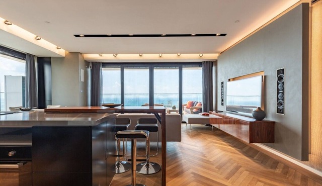 Mini-Penthouse With Huge Balcony & Stunning Sea View - 30th Floor Beachfront