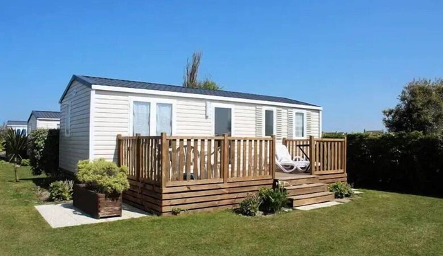 Mobile Home | Comfort | 3 Bedrooms | 6 guests | Raised, uncovered patio | TV in Sainte-Mère-Église