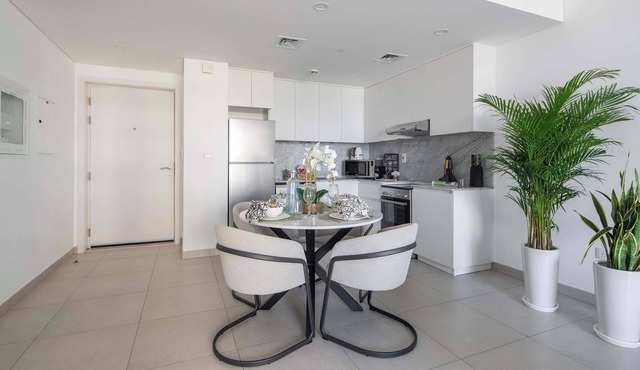 Modern 1BR in Lamtara 3 with Community Views!