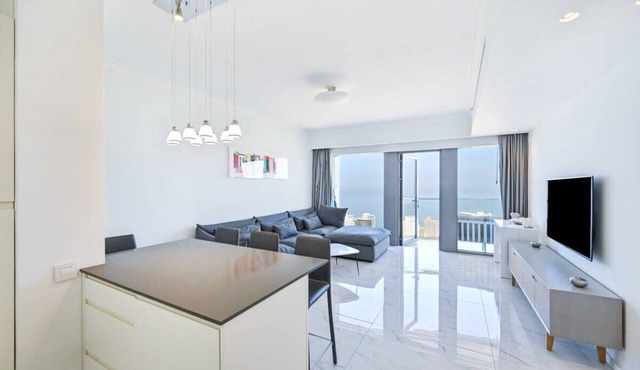 Modern 2BR Amazing Sea View W/Parking by HolyGuest