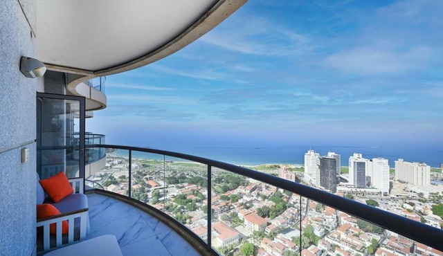 Modern 2BR Amazing Sea View W/Parking by HolyGuest