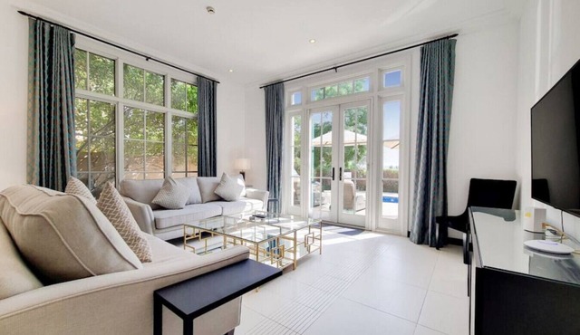 Modern 3 Bed Villa l Private Pool l Luxury Retreat l Whispering Pines