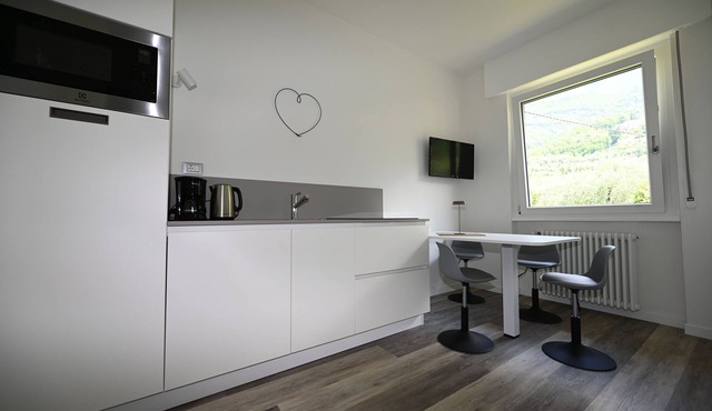 MODERN APARTMENT SECOND FLOOR AND PARKING SPACE SKY APP in Malcesine