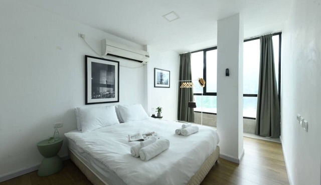 Modern & Bright 3BR Apt with View by Sea N' Rent