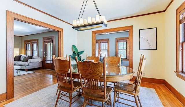Modern Bungalow: spacious 3BR home near downtown Champaign & campus in Champaign