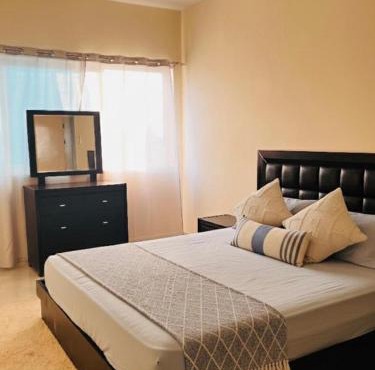 Modern King Room, Dubai City View, Private & Peaceful, 2 mint walk to Dubai