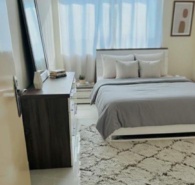 Modern Queen Room, Dubai City View, Private & Peaceful, 8 Mints Walk To Dubai
